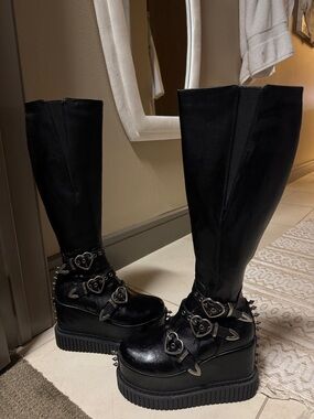 Dolls kill/ La moda platform boots